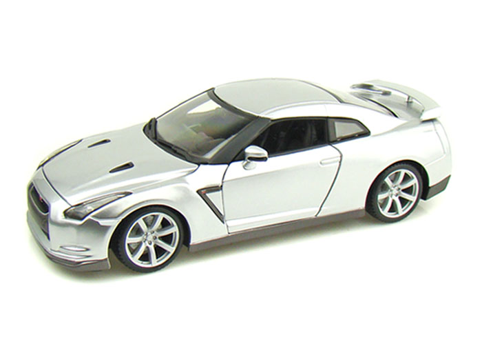 Bburago Nissan GT-R 2009 1:18 Di